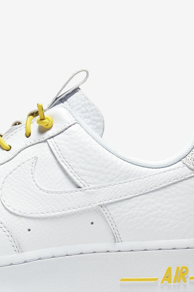 nike air force 1 yellow laces