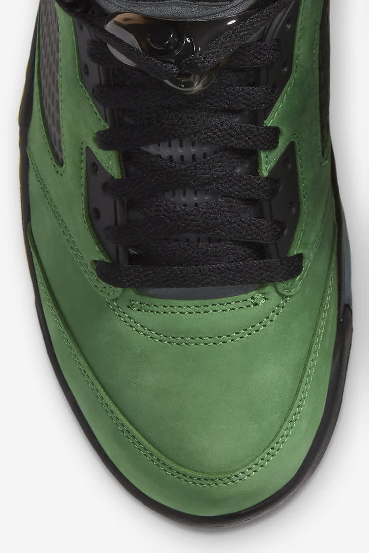 nike apple green shoes