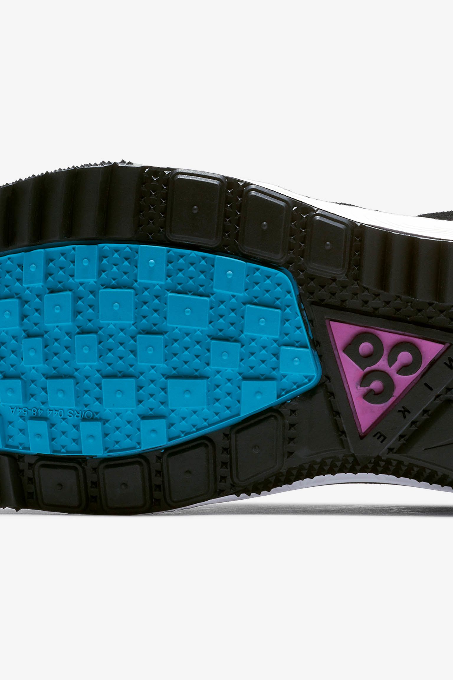 Nike acg dog cheap mountain black hyper grape