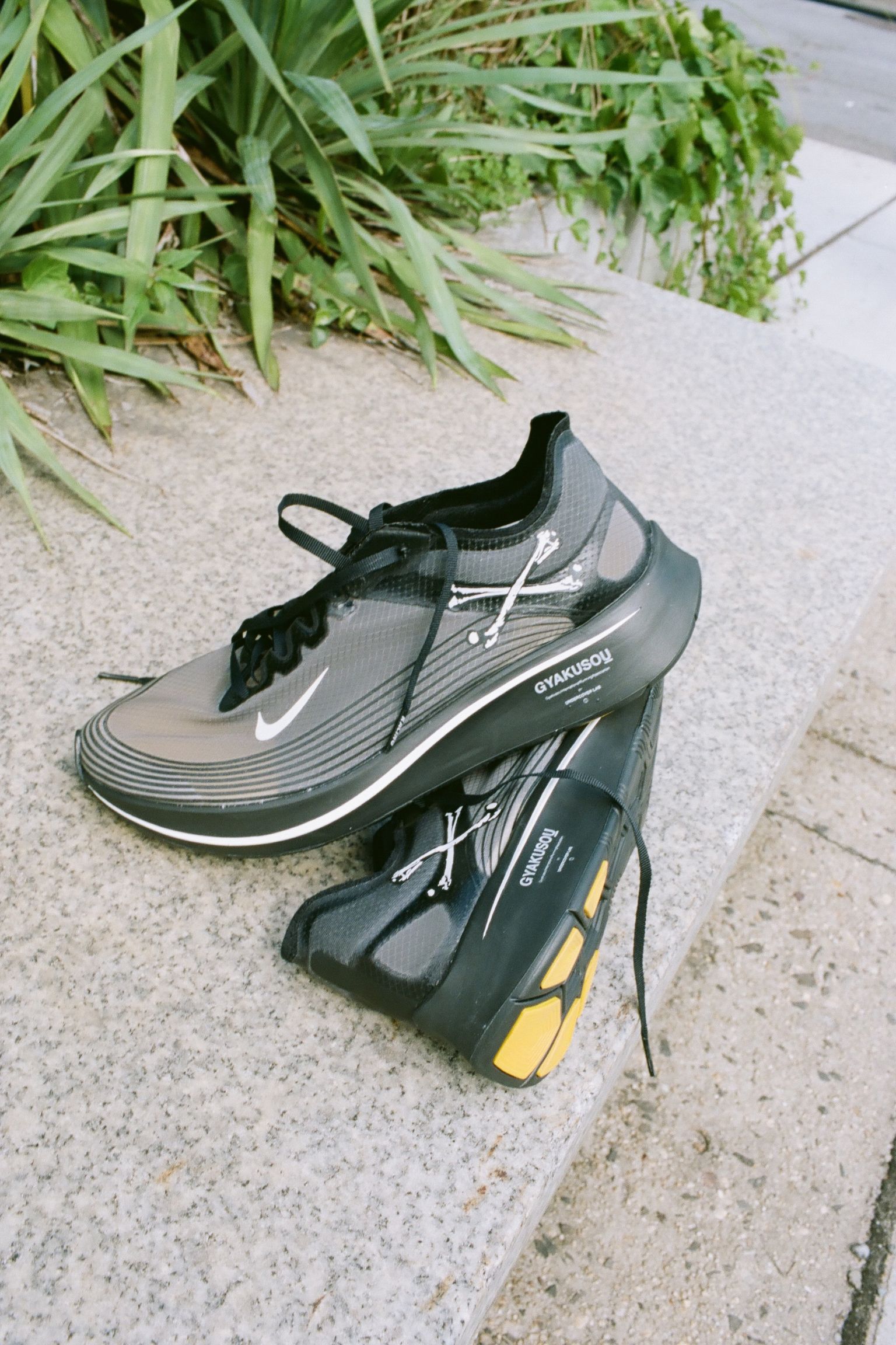 NIKE ZOOM FLY GYAKUSOU ナイキ　ズームフライ　ギャクソウナイキ