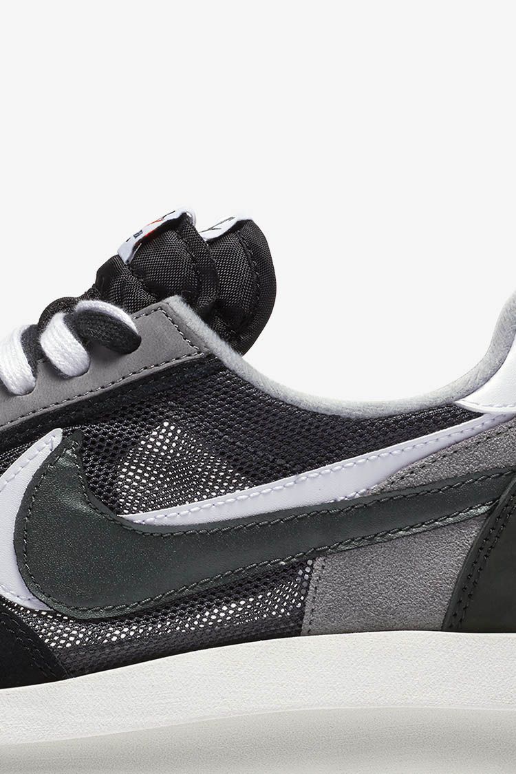 nike sacai waffle black release date