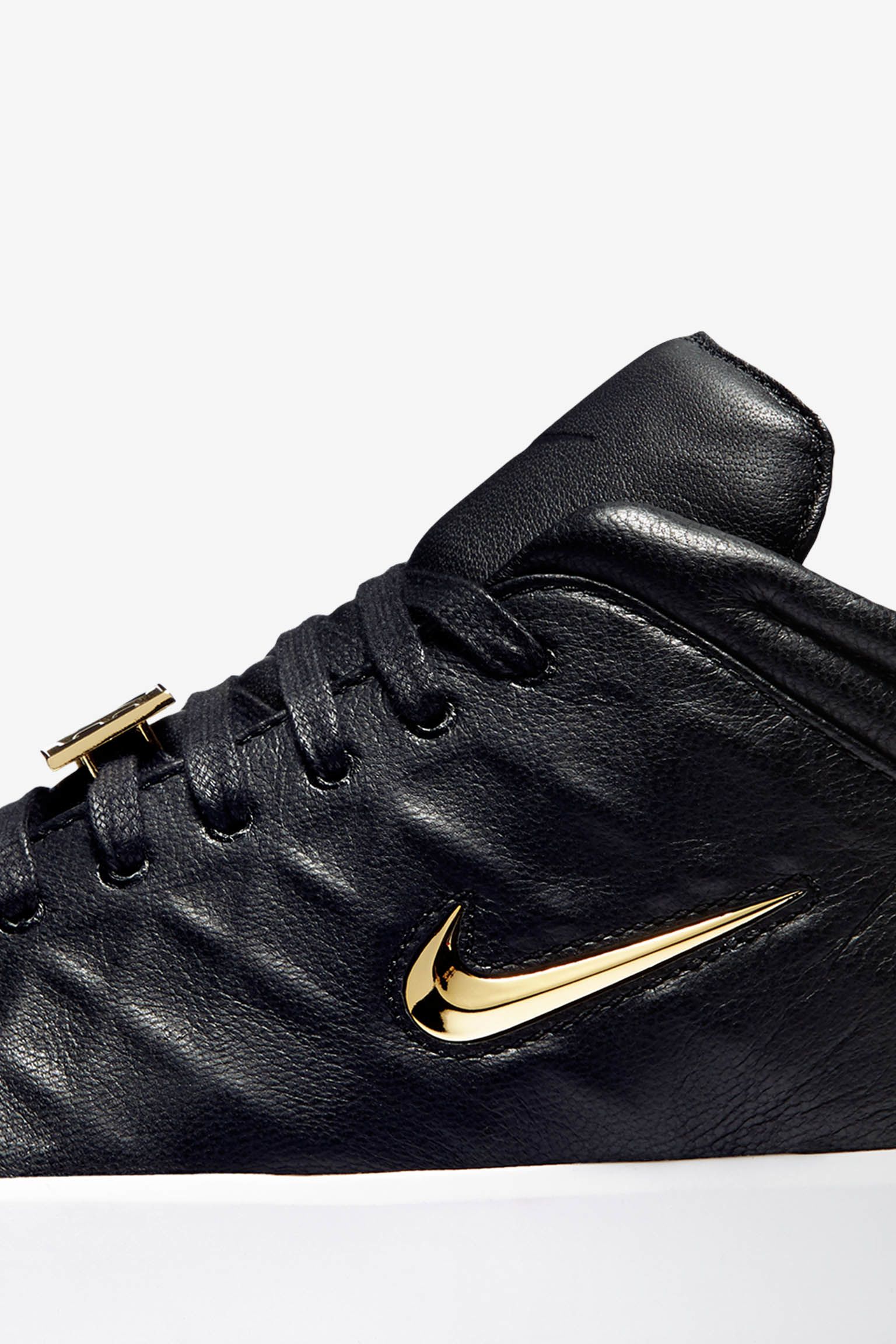 lema Incorrecto aerolíneas Nike Tiempo Vetta 17 'Black & Metallic gold'. Nike SNKRS