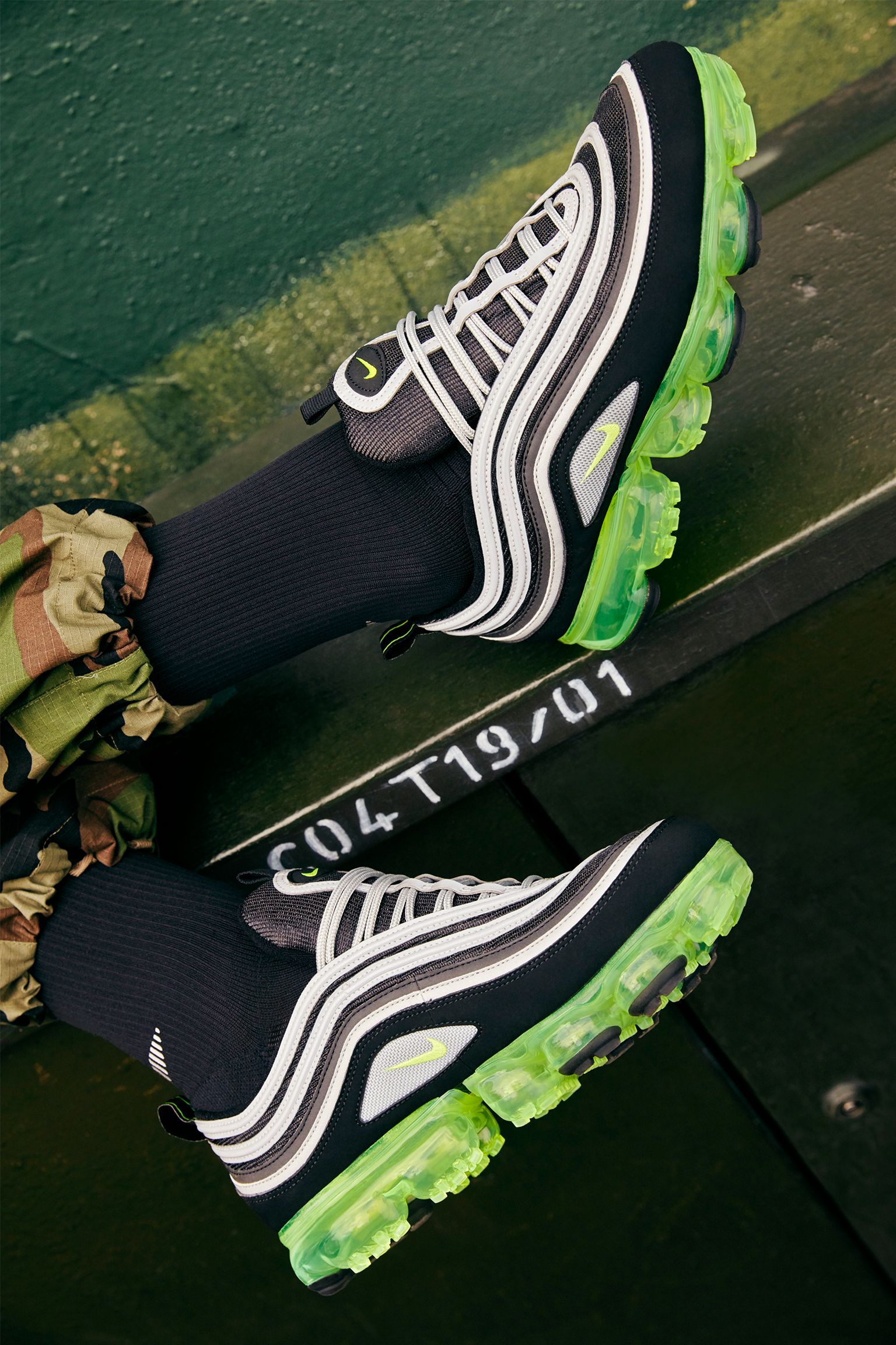 vapormax 97 black and green