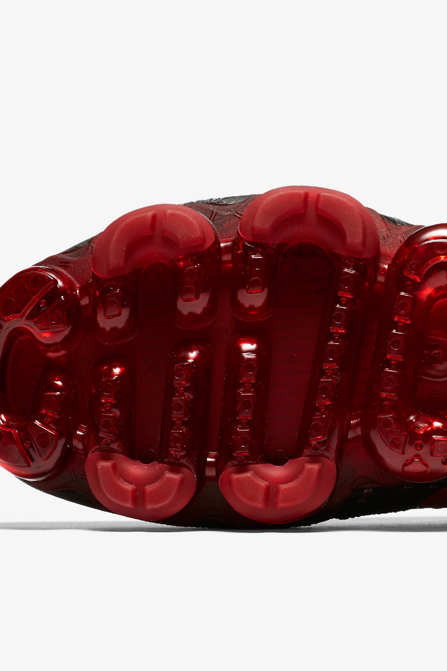 Examinar detenidamente Señal directorio Nike Air VaporMax 'Black & Dark Team Red' Release Date. Nike SNKRS