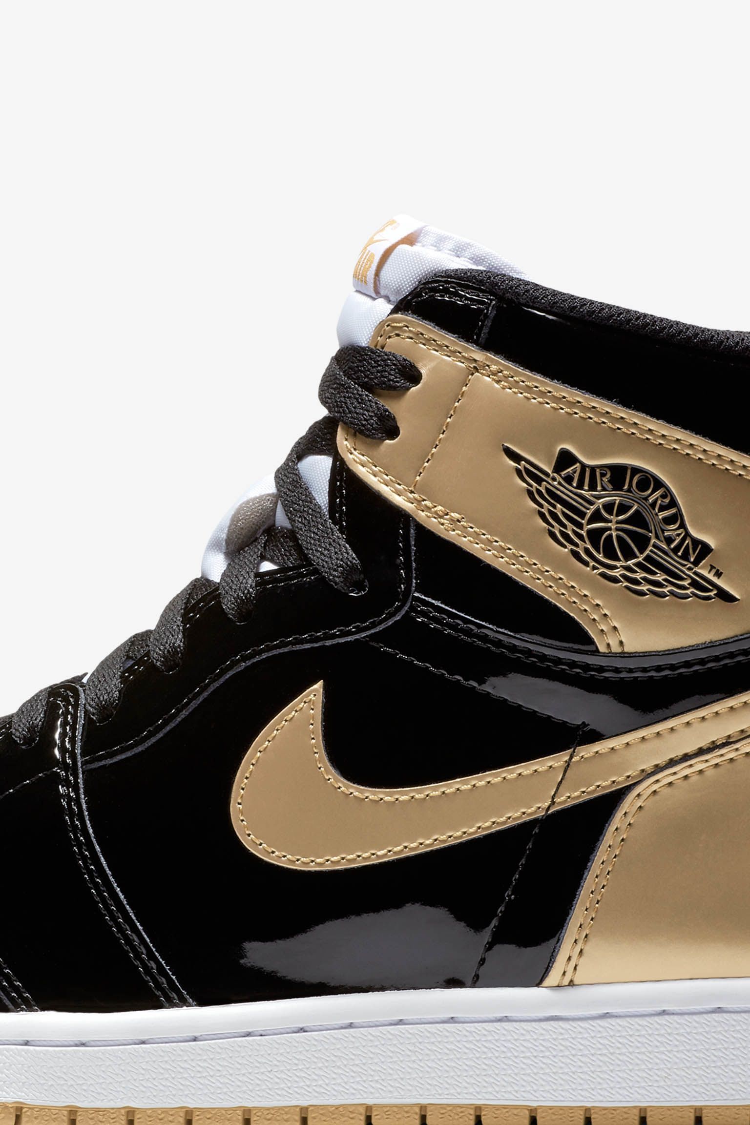 Date de sortie de la Air Jordan 1 Top 3 « Black \u0026amp; Gold \u0026amp; White ».  Nike SNKRS FR