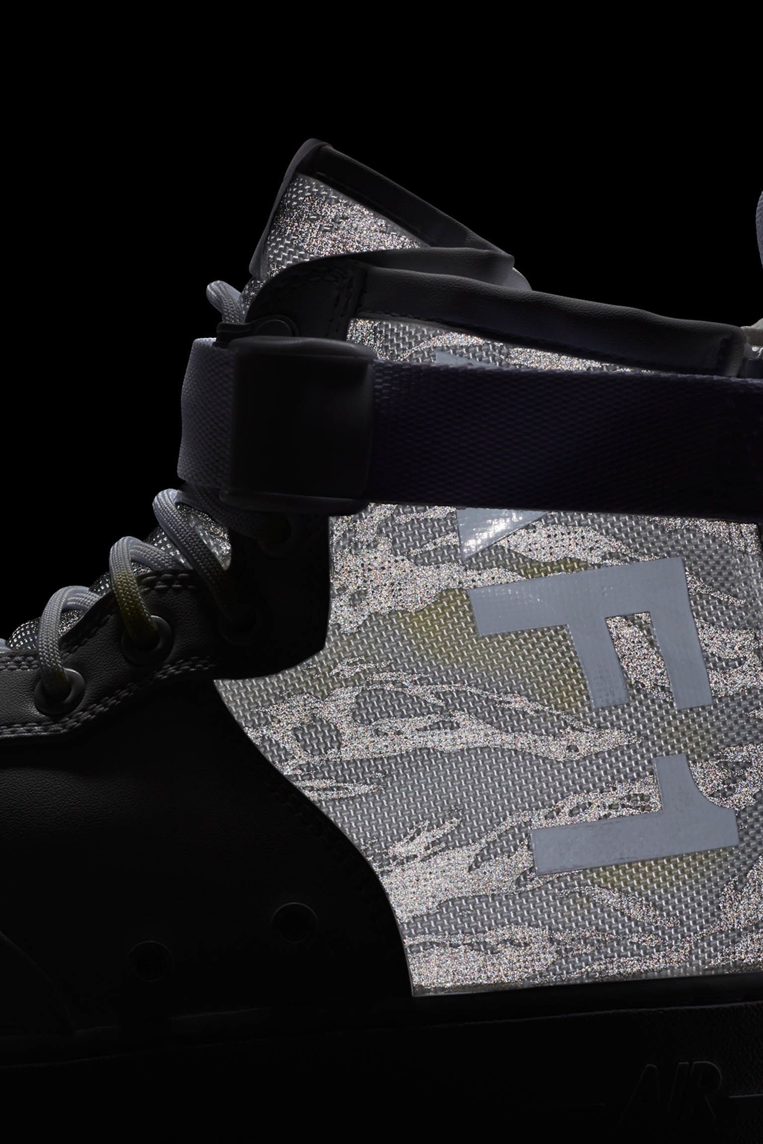 Turbulencia Infrarrojo ropa Fecha de lanzamiento de las Nike SF Air Force 1 Mid "Triple White". Nike  SNKRS ES