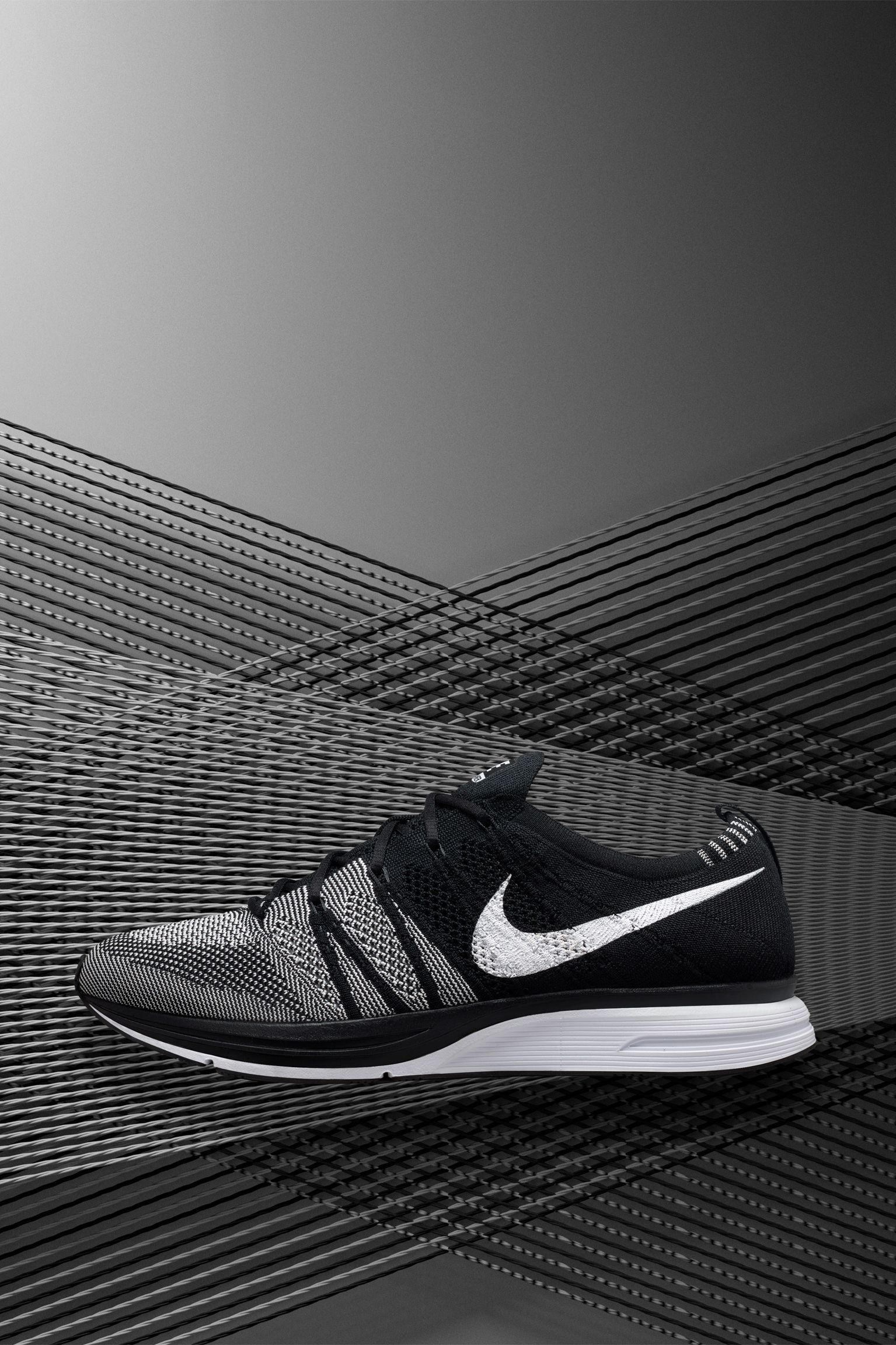 nike black and white flyknit