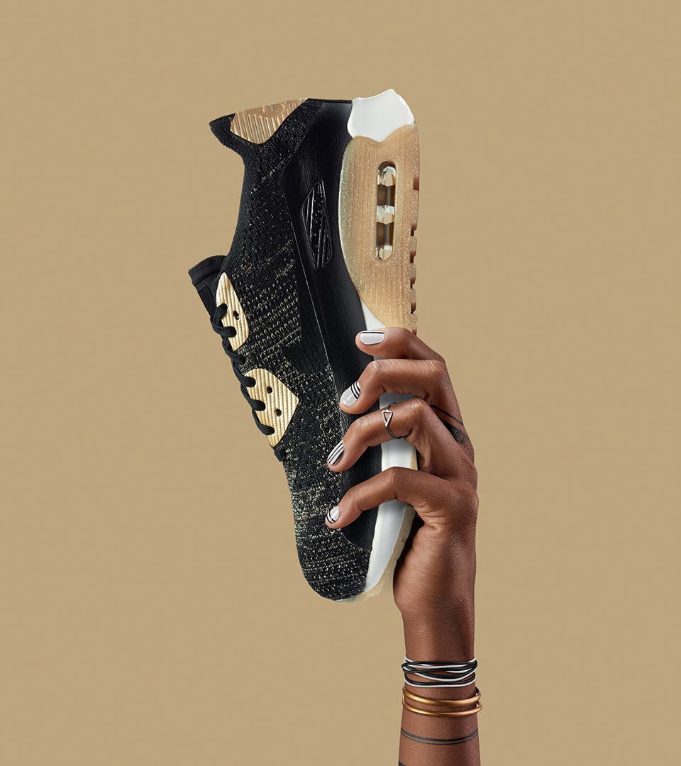 Reclamación Edredón habla Nike Air Max 90 Ultra 2.0 Flyknit Metallic "Black &amp; Metallic Gold" para  mujer. Nike SNKRS ES
