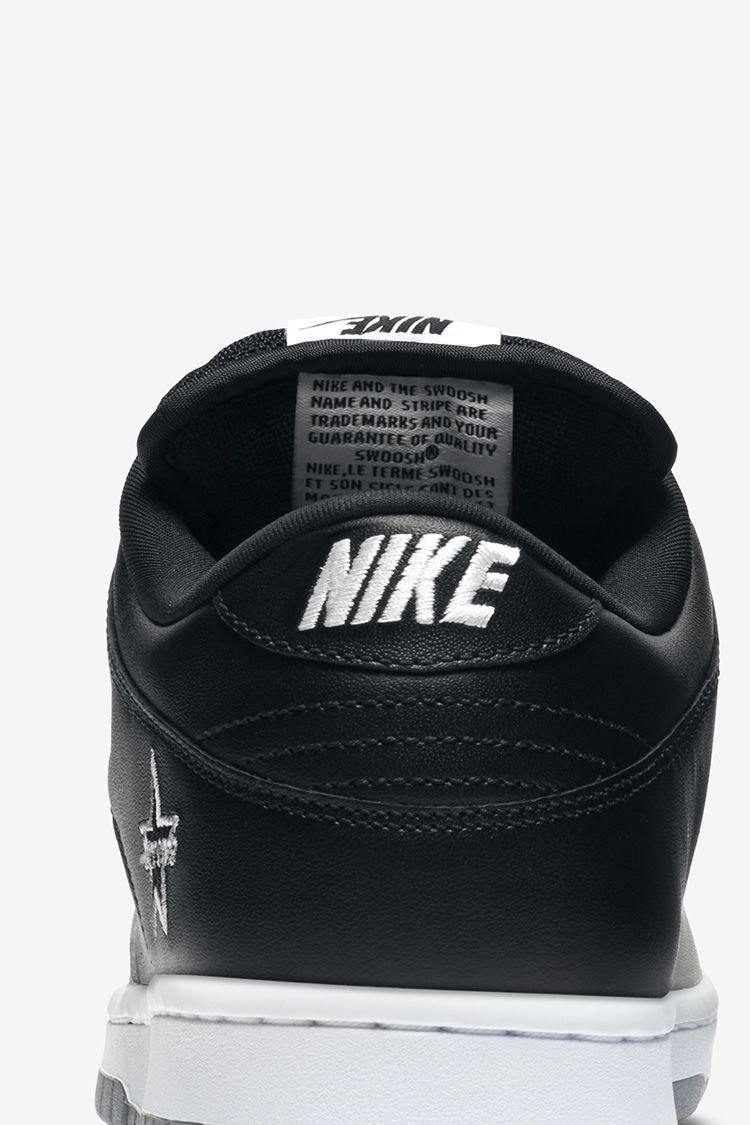 SB ダンク LOW 'Supreme' 発売日. Nike SNKRS JP