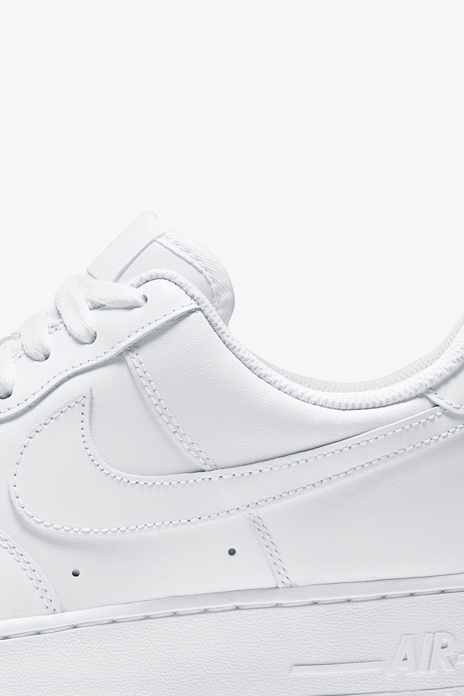 Nike air force on sale one triple white