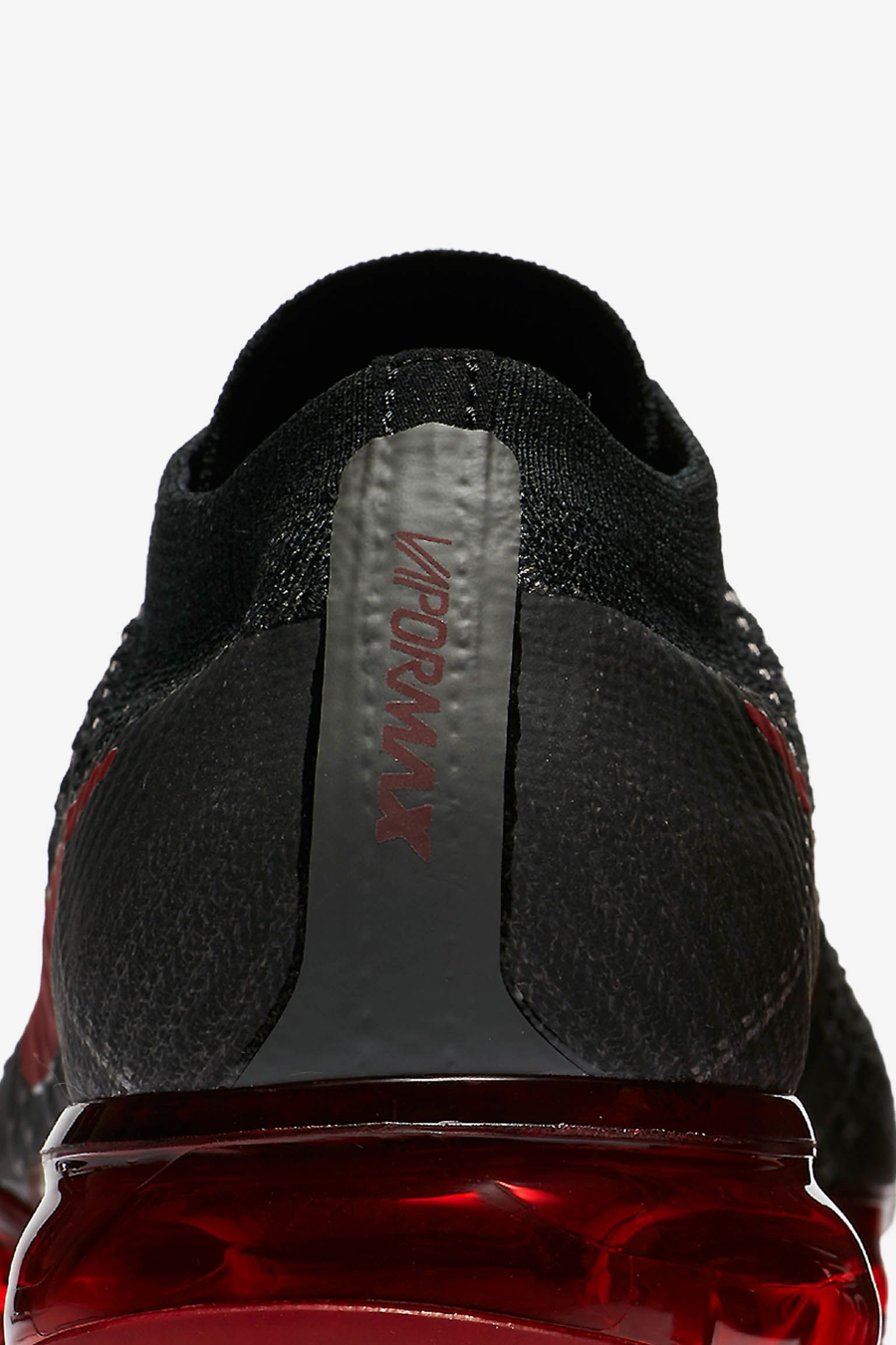 Nike vapormax store black with red