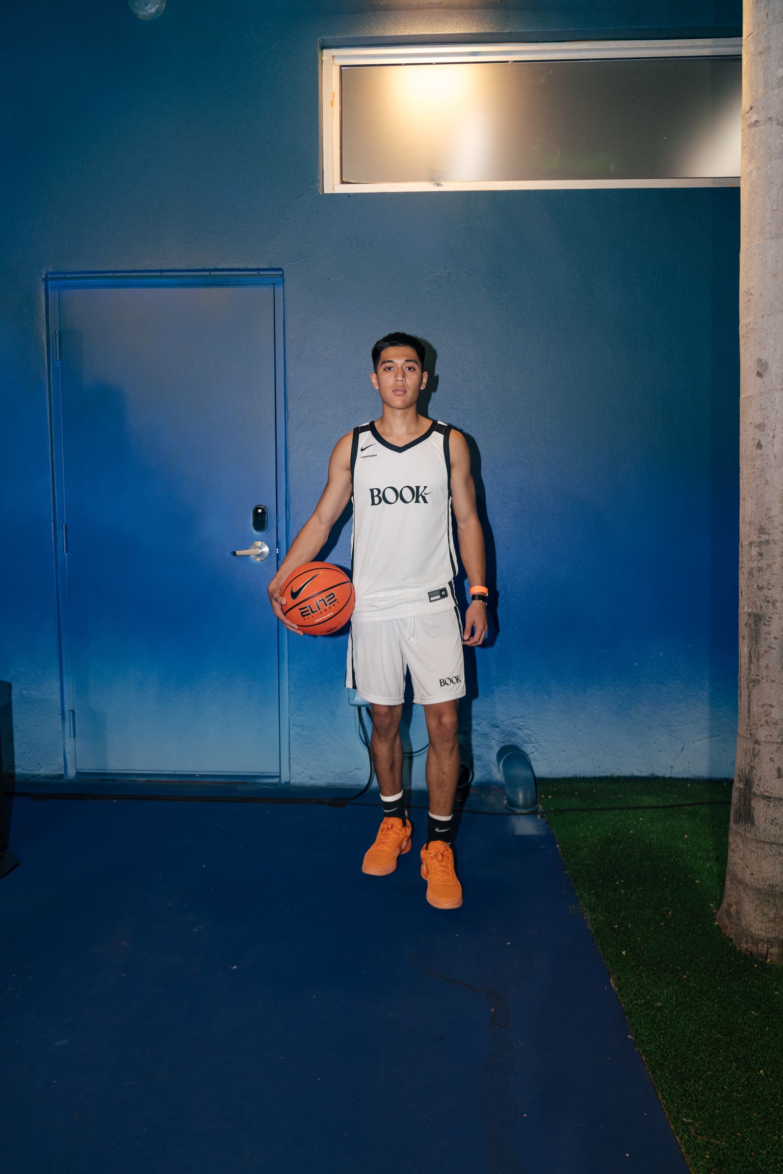 【NIKE公式】Street SNKRS：UNKNWN Courtyard Classic