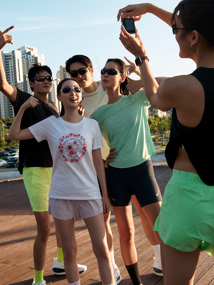 Футболка женская Nike Dri-FIT Running T-Shirt