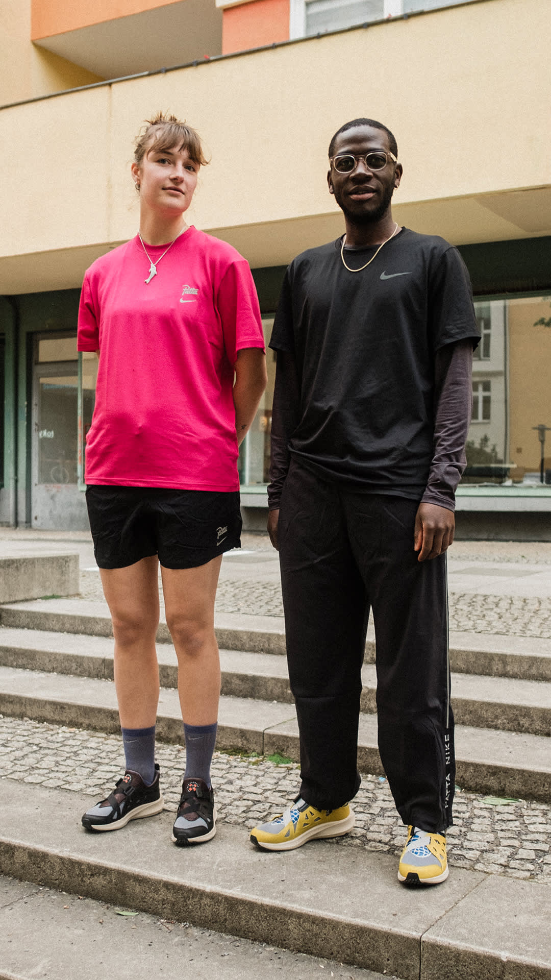 Street SNKRS – Nike x Patta Running Team: Crew Love.