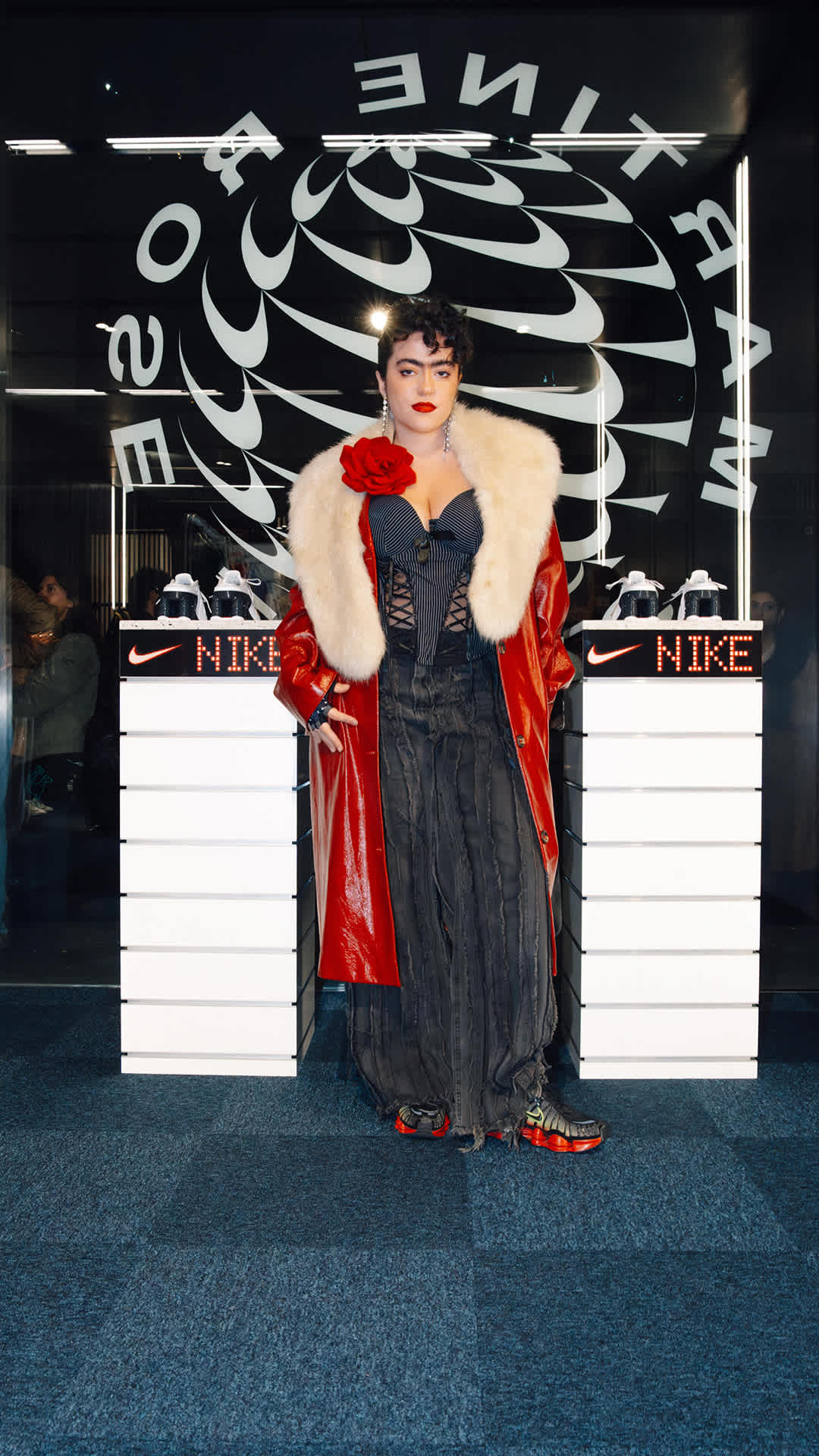 Street SNKRS: Martine Rose 샥스 MR4 x Slam Jam