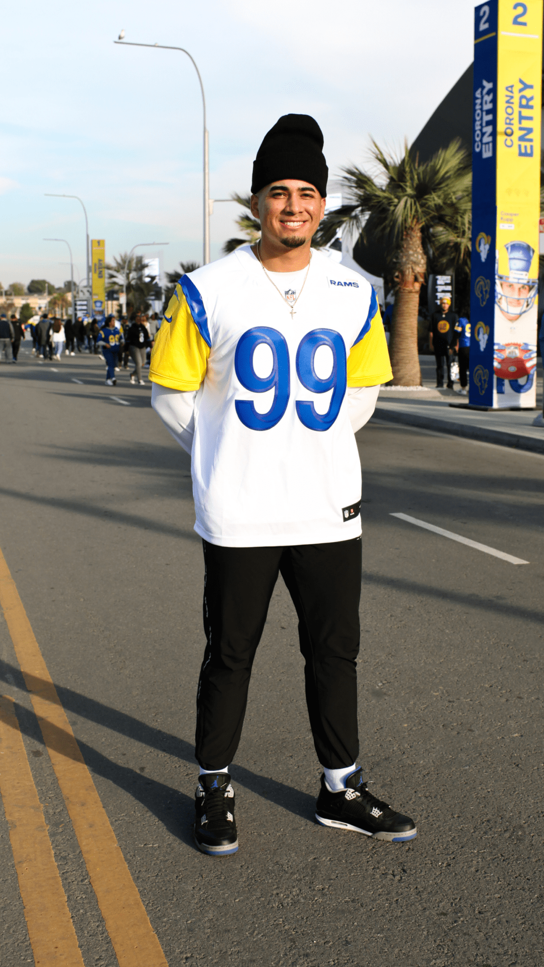 【NIKE公式】Street SNKRS：シアトル・シーホークス vs ロサンゼルス・ラムズ