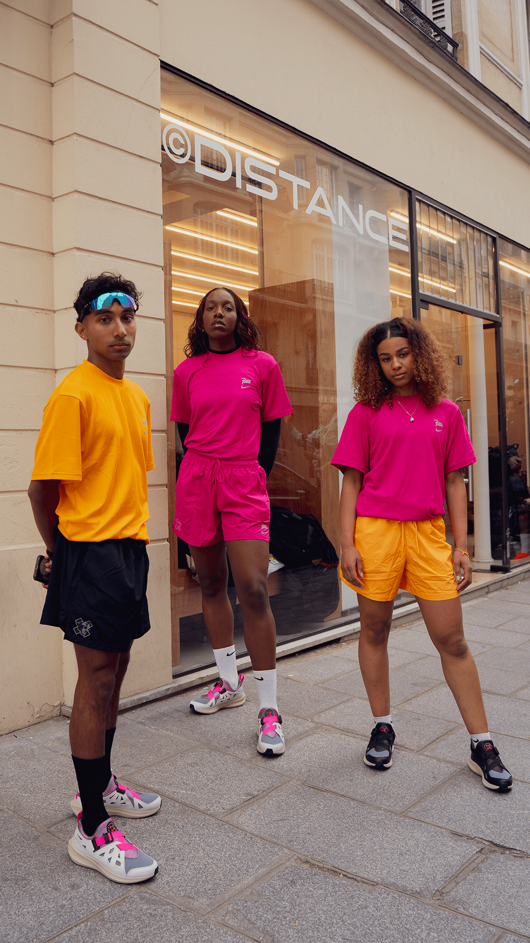 Street SNKRS – Nike x Patta Running Team: Crew Love.