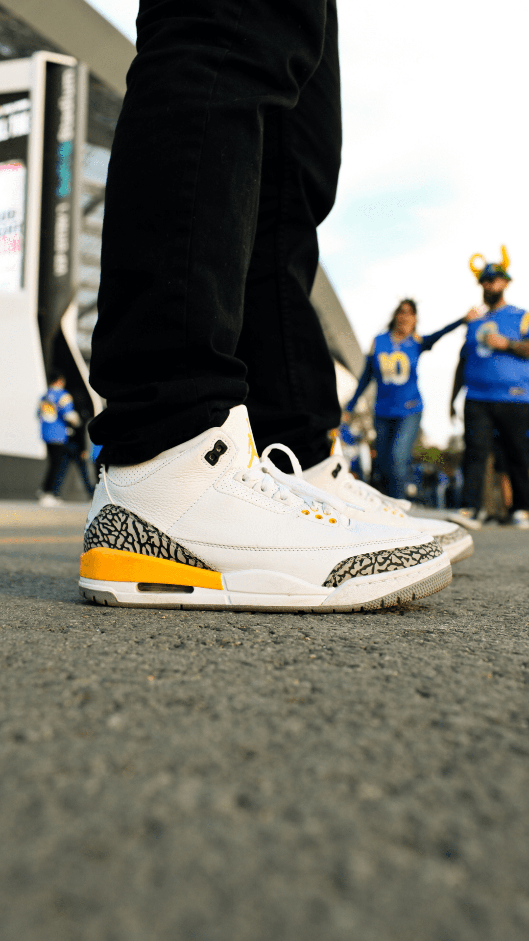 【NIKE公式】Street SNKRS：シアトル・シーホークス vs ロサンゼルス・ラムズ