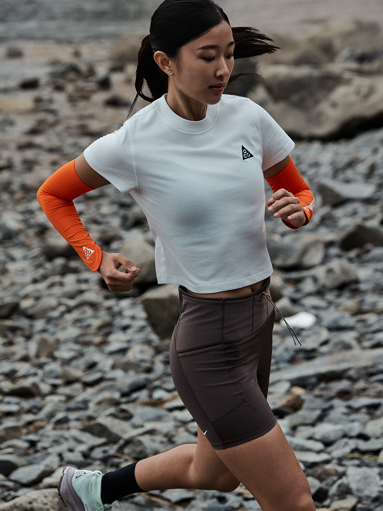 Топ женский ACG Dri-FIT Short Sleeve Top