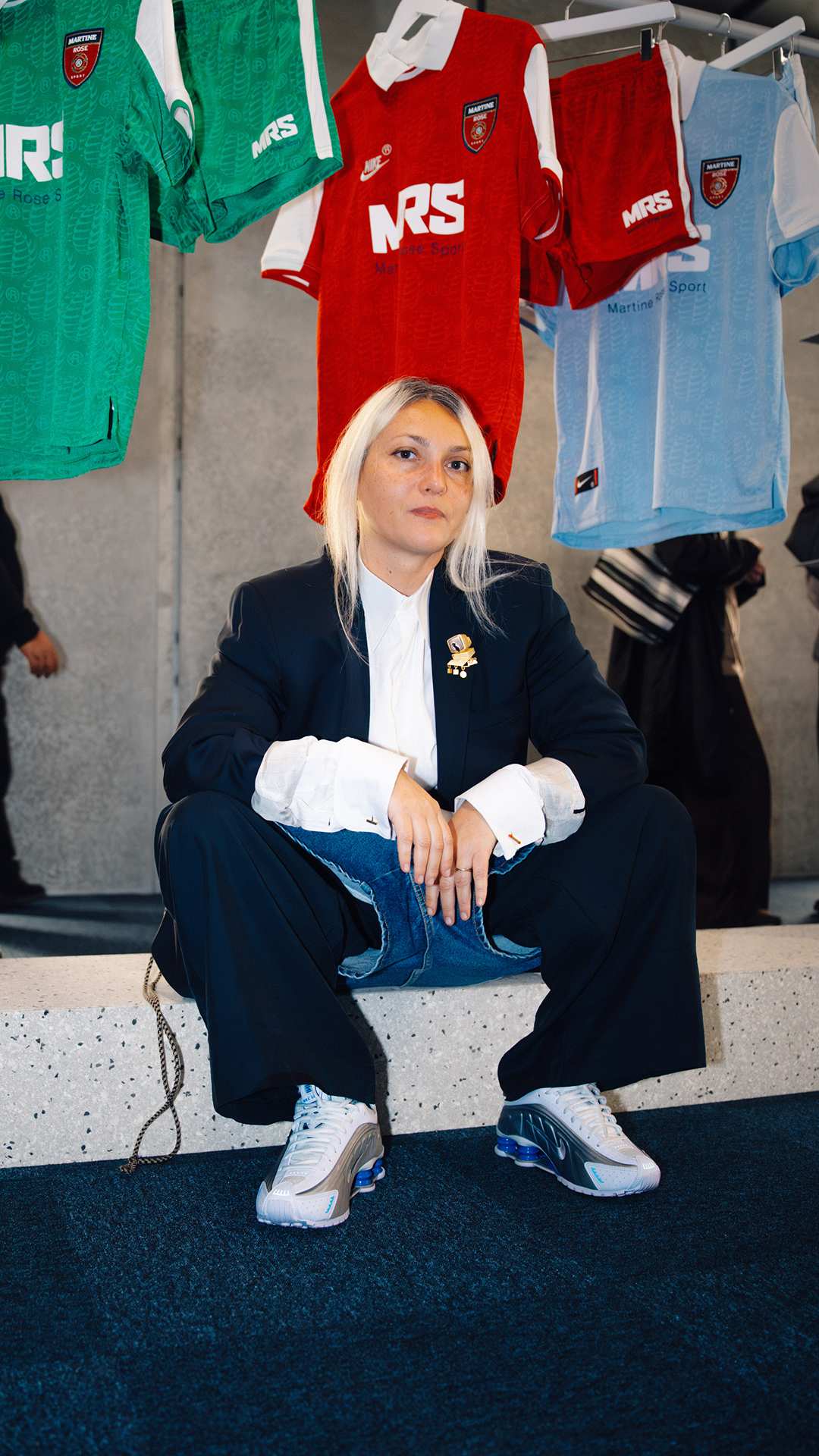 Street SNKRS: Martine Rose 샥스 MR4 x Slam Jam