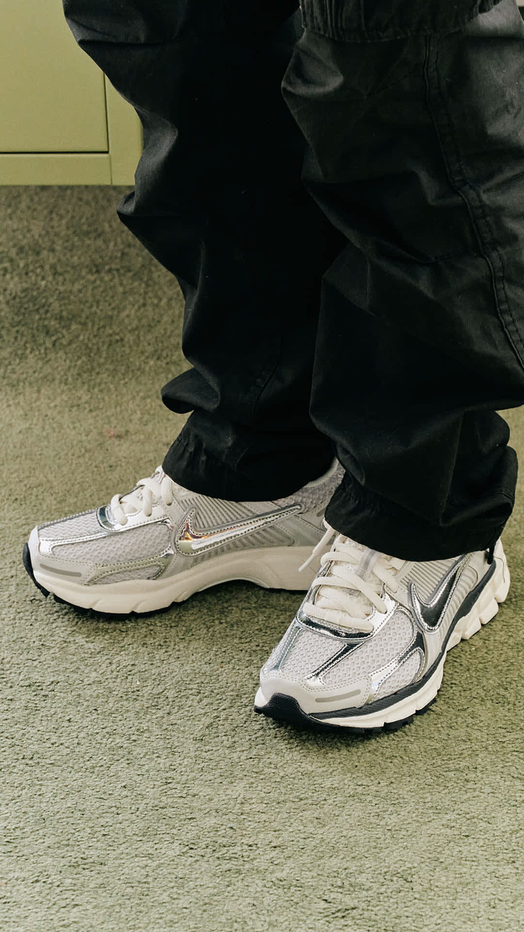 SNKRS Style: W Zoom Vomero 5
