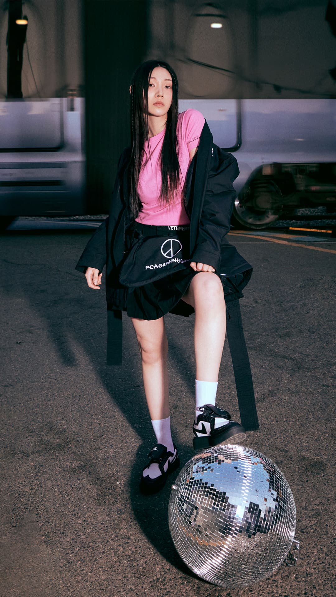 【NIKE公式】SNKRS Style：ナイキ クウォンド 1 x PEACEMINUSONE