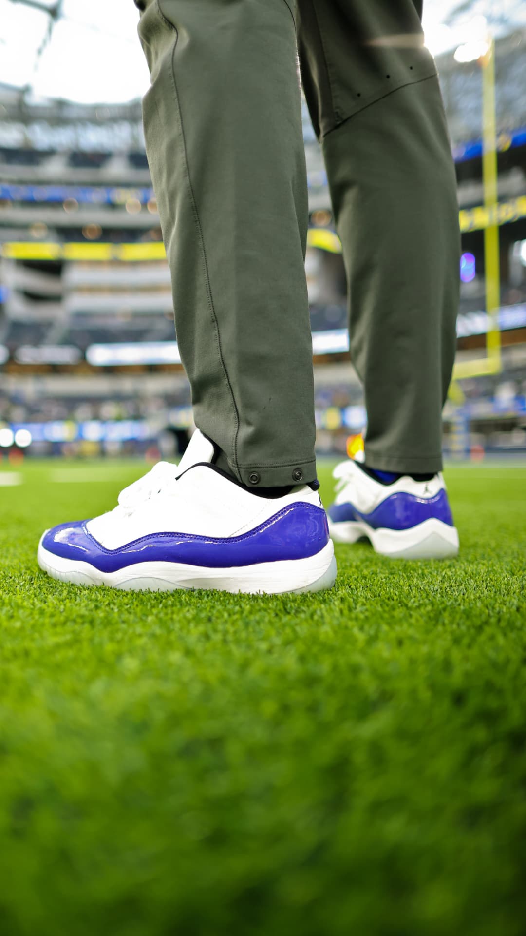 【NIKE公式】Street SNKRS：シアトル・シーホークス vs ロサンゼルス・ラムズ