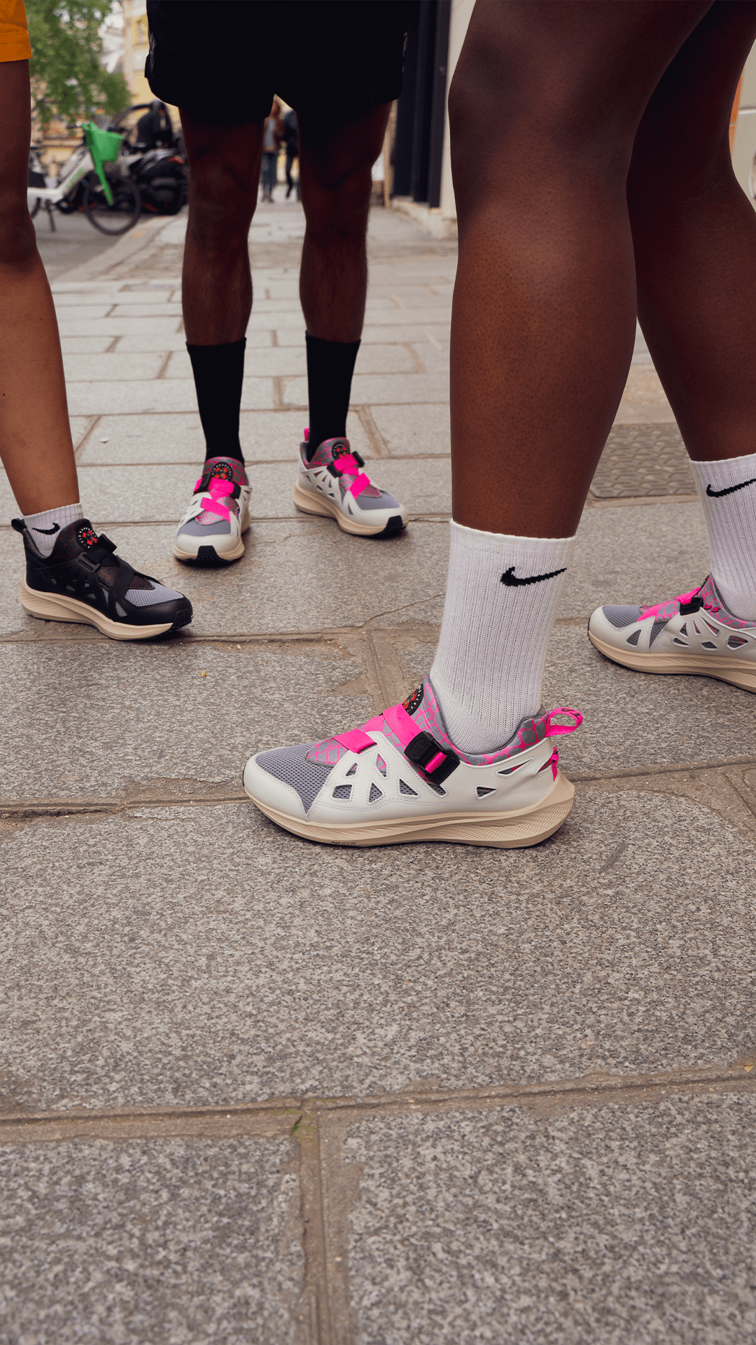 Street SNKRS – Nike x Patta Running Team: Crew Love.