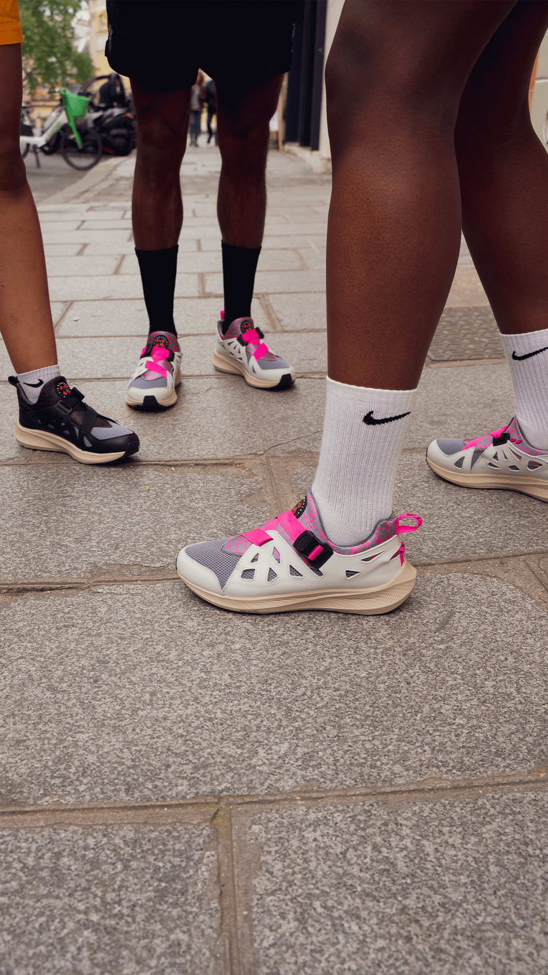 Street SNKRS : Nike x Patta Running Team: Crew Love.