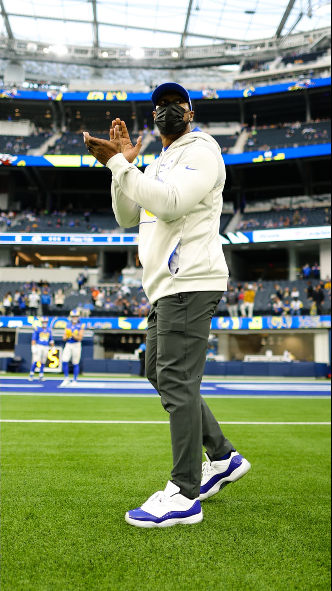 【NIKE公式】Street SNKRS：シアトル・シーホークス vs ロサンゼルス・ラムズ