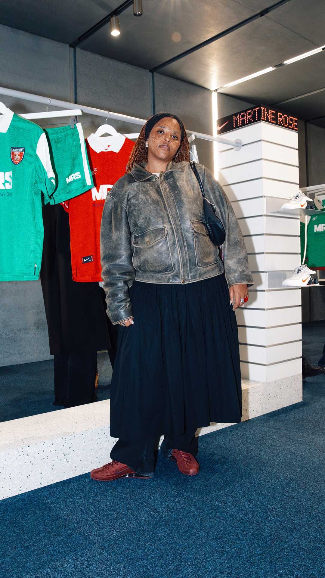 Street SNKRS: Martine Rose 샥스 MR4 x Slam Jam