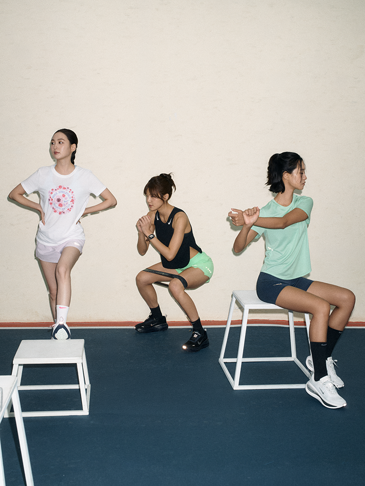 Футболка женская Nike Dri-FIT Running T-Shirt