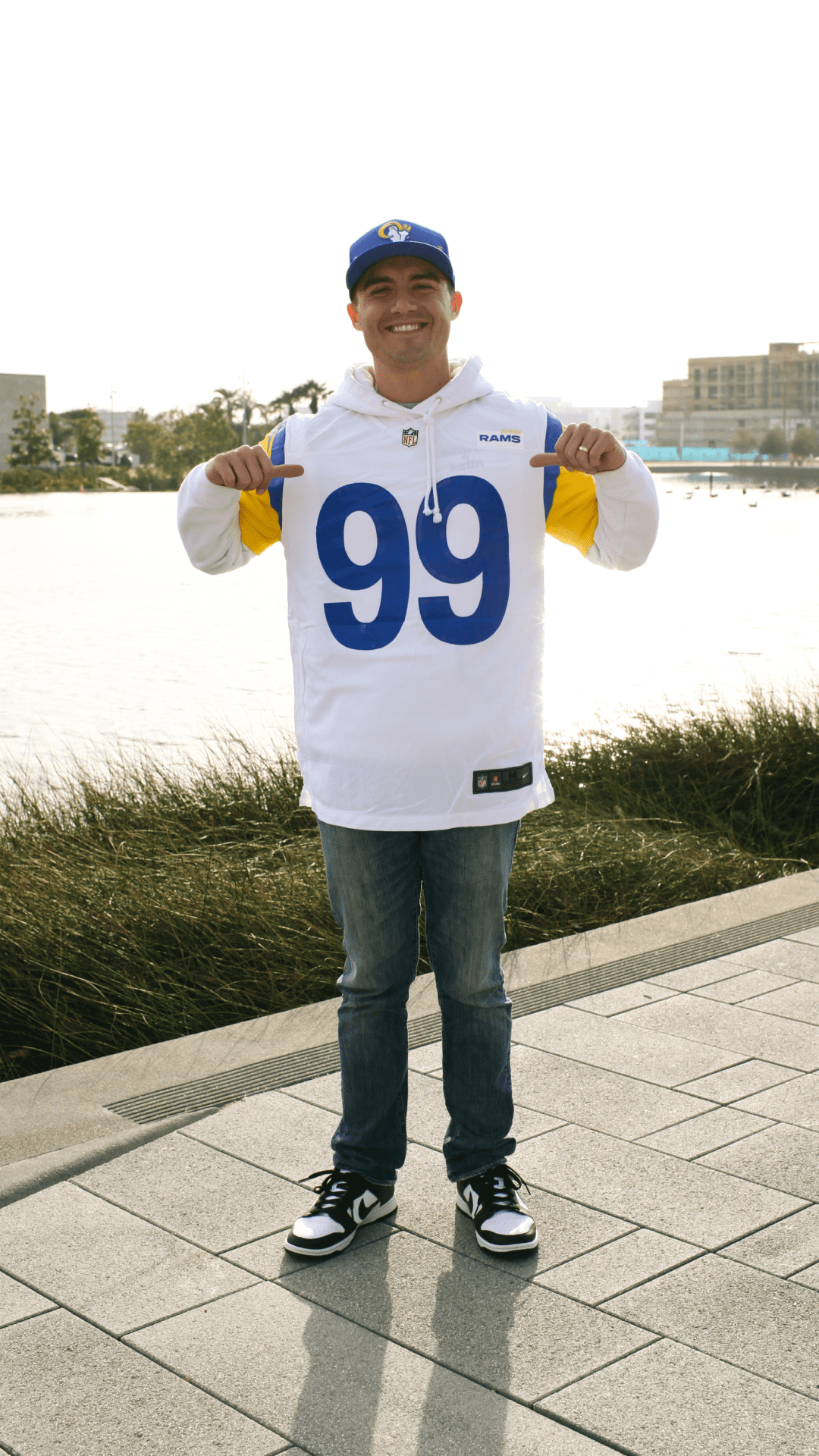 【NIKE公式】Street SNKRS：シアトル・シーホークス vs ロサンゼルス・ラムズ