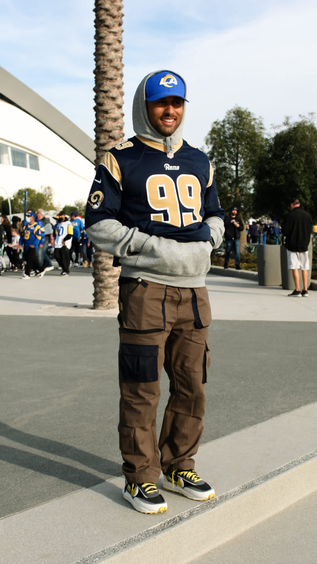 【NIKE公式】Street SNKRS：シアトル・シーホークス vs ロサンゼルス・ラムズ