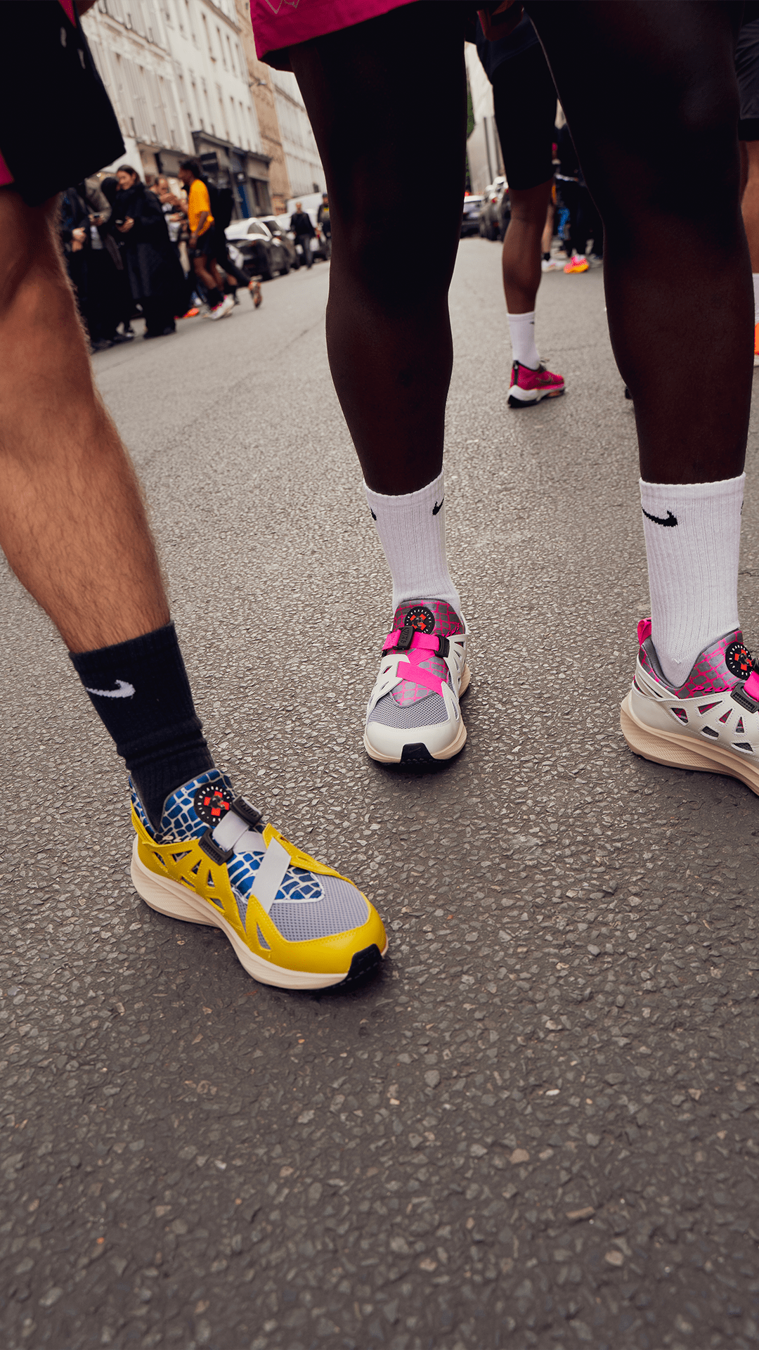 Street SNKRS – Nike x Patta Running Team: Crew Love.