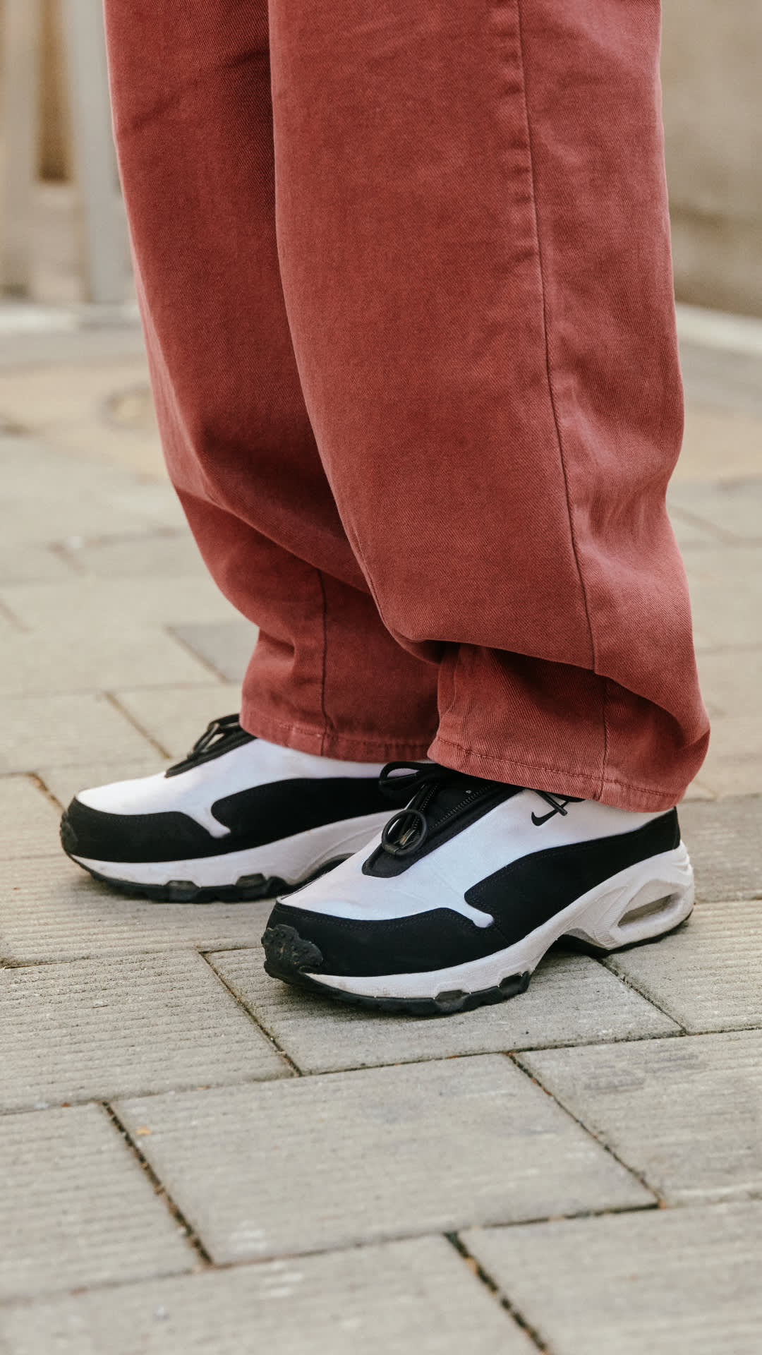 【NIKE公式】Street SNKRS：弘大