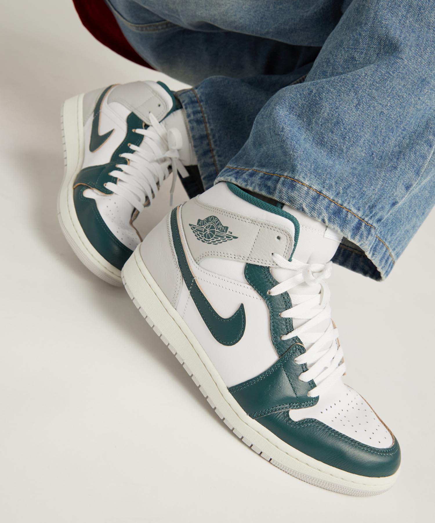 シューズ(男性用) Nike Air Jordan 1 Mid Air Jordan 1 Mid SE Men's Shoes. Nike JP