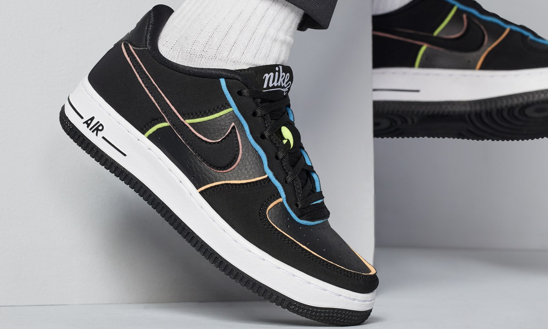 air force 1 lv8 black and pink