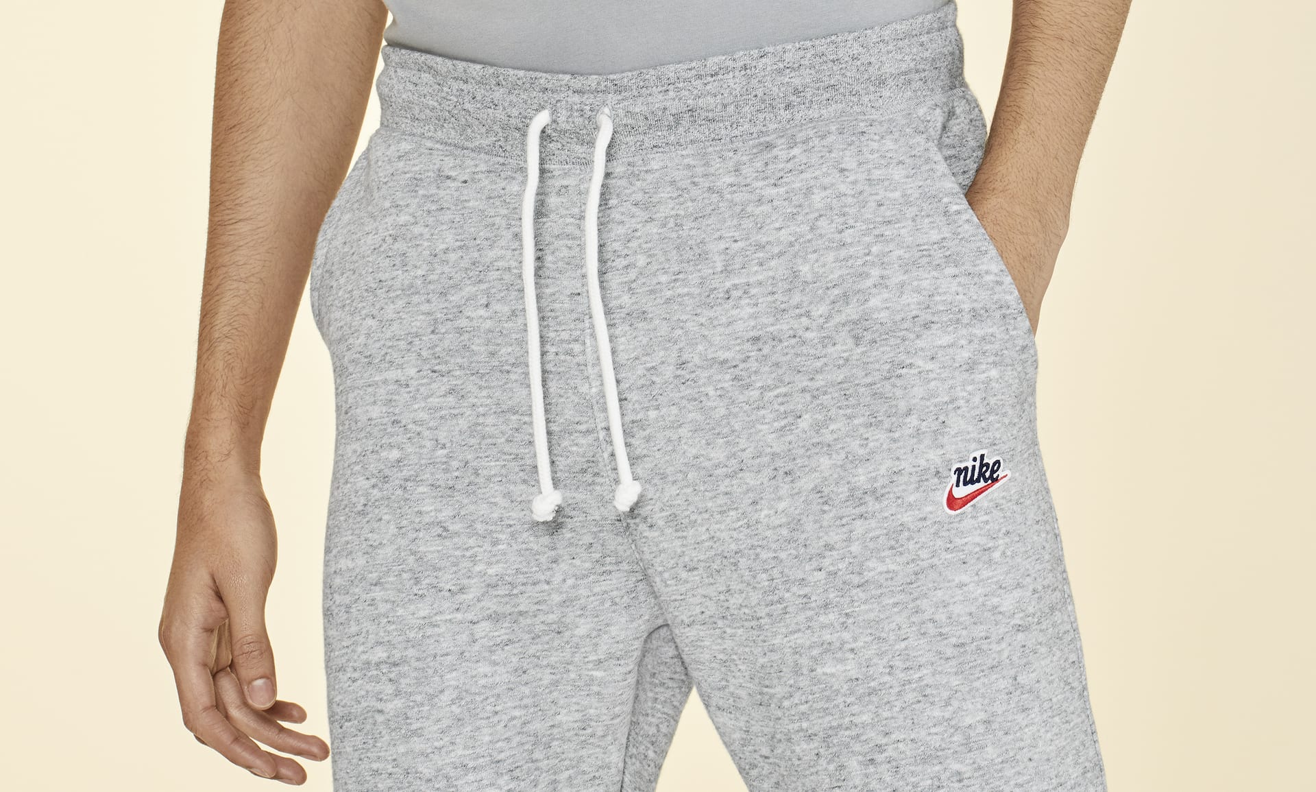 men's nike sportswear heritage club cuffed jogger pants