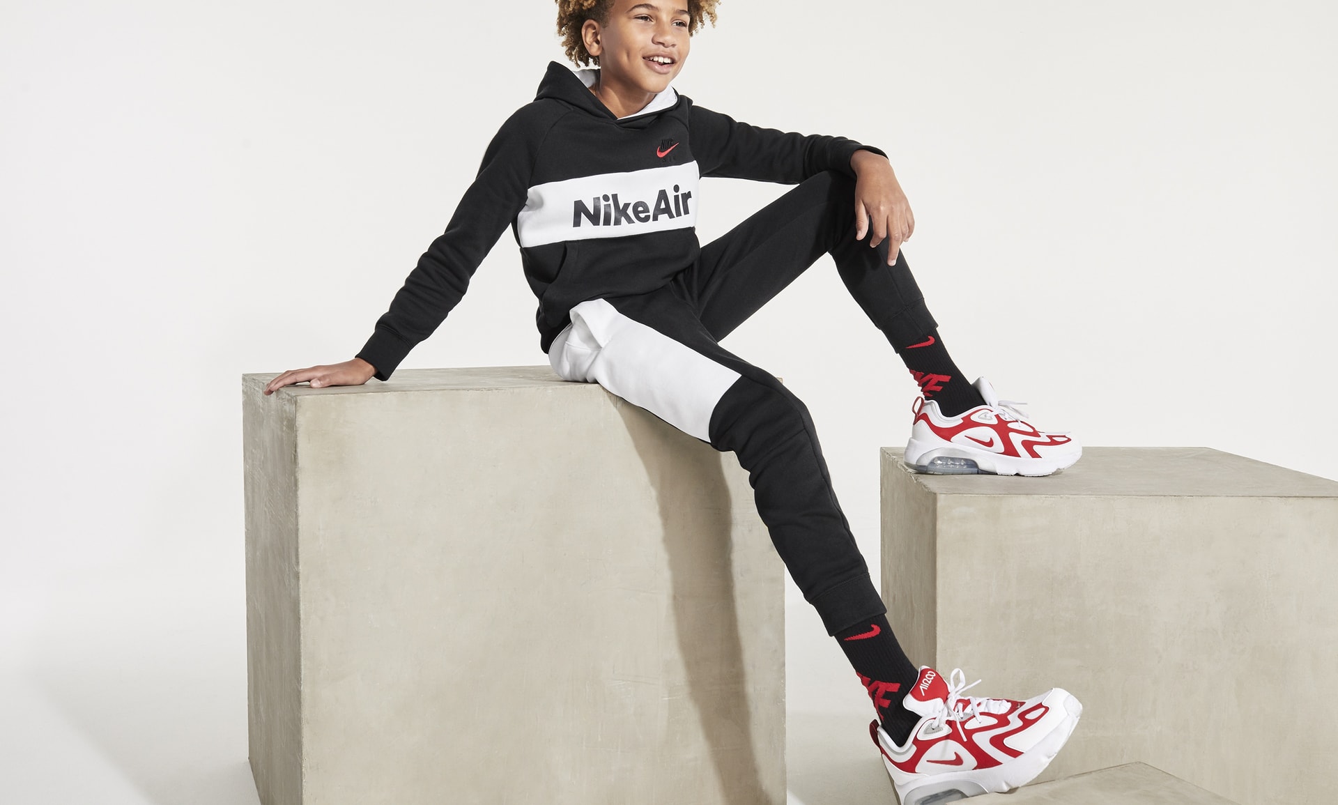 Nike Air Older Kids' (Boys') Pullover Hoodie. Nike BG