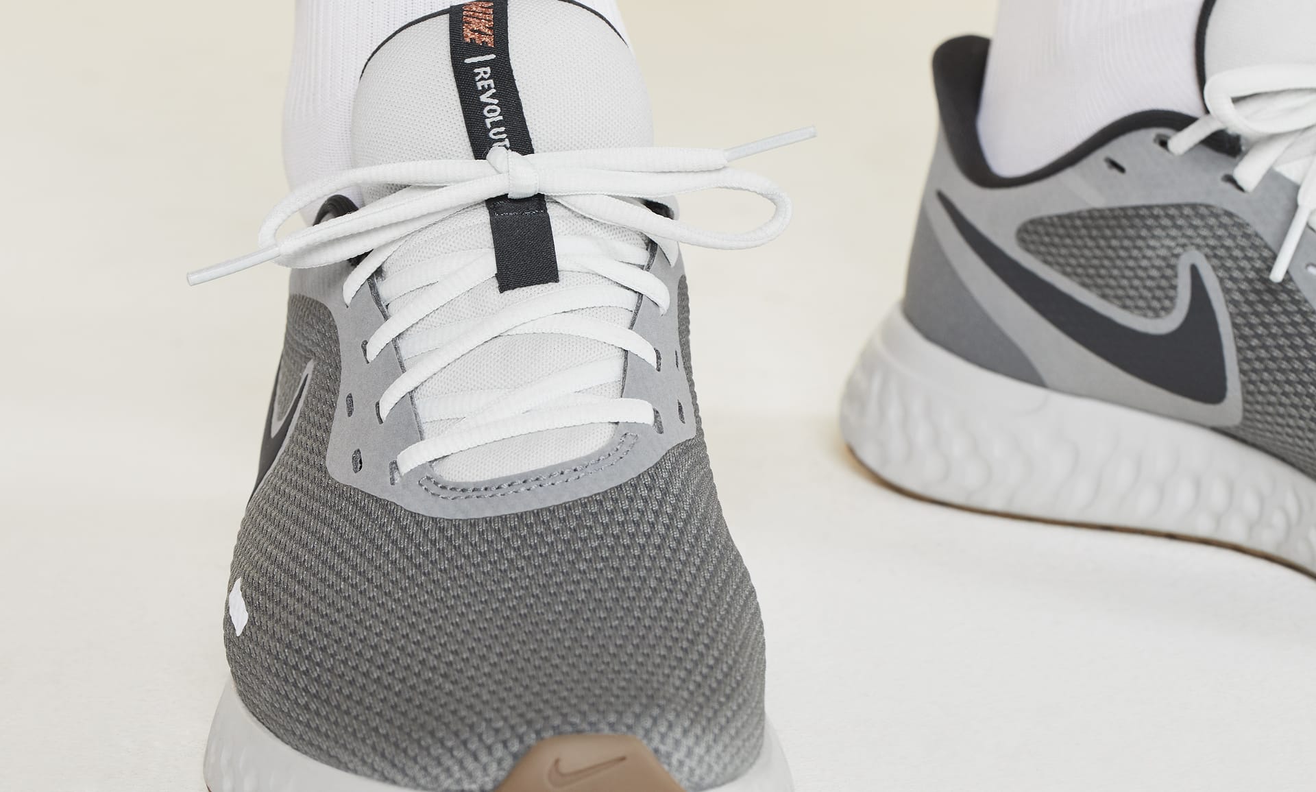 Calzado de running en carretera para hombre Nike Revolution 5 ... بوبل