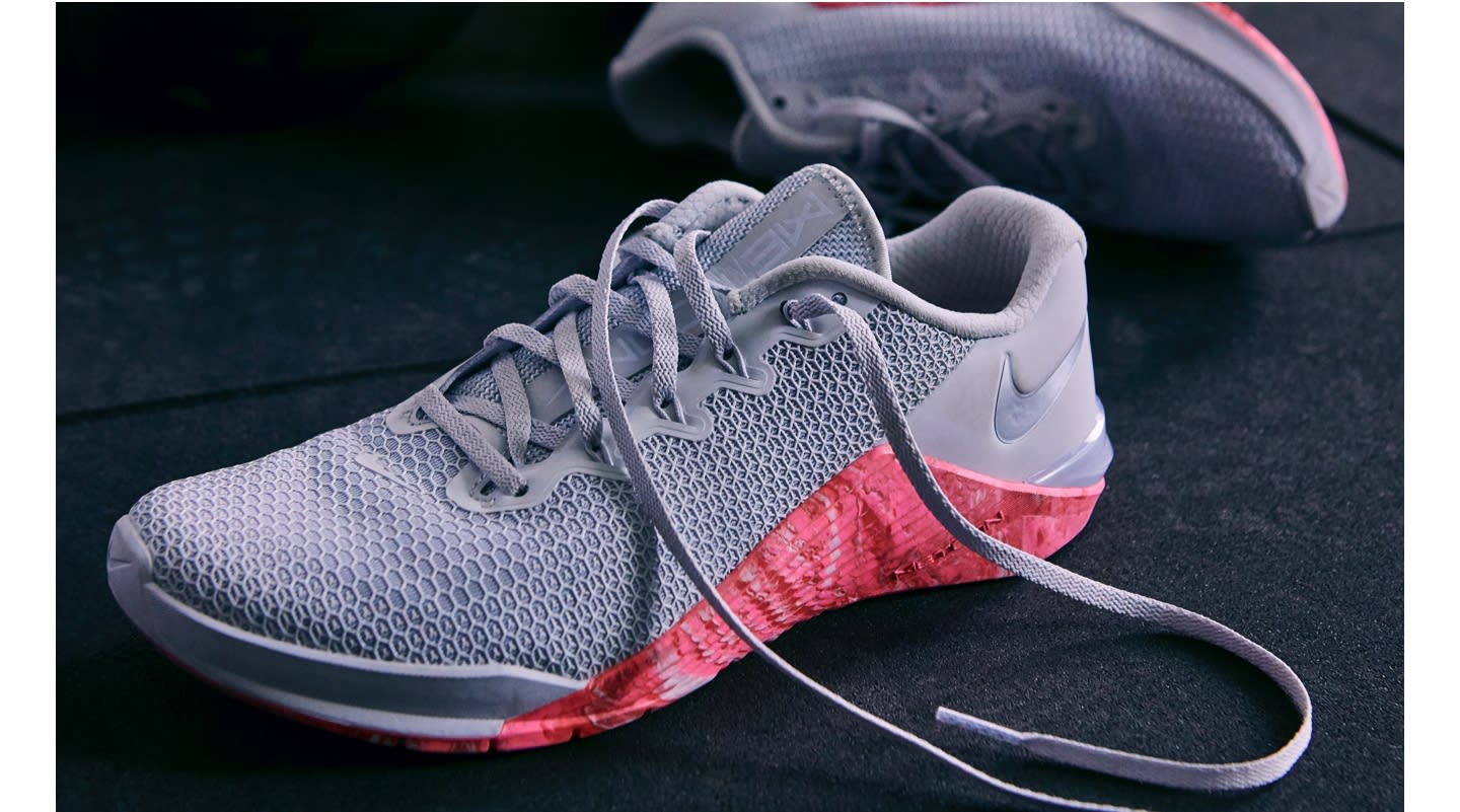 nike metcon pink grey