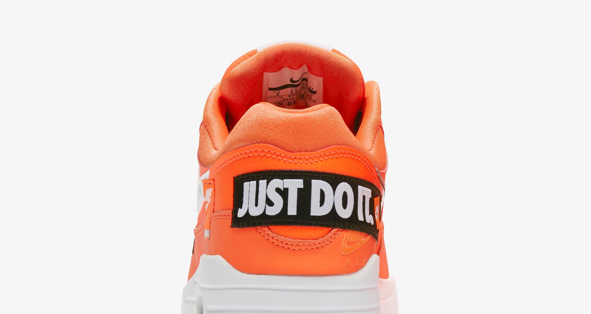 crampons nike vissés