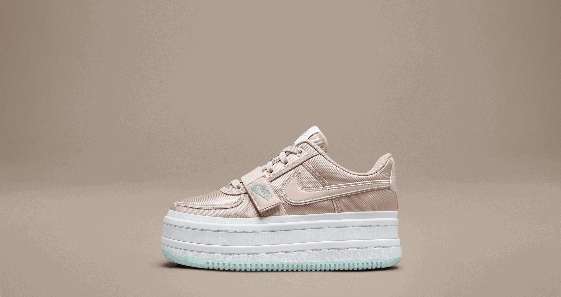 vandal 2k white