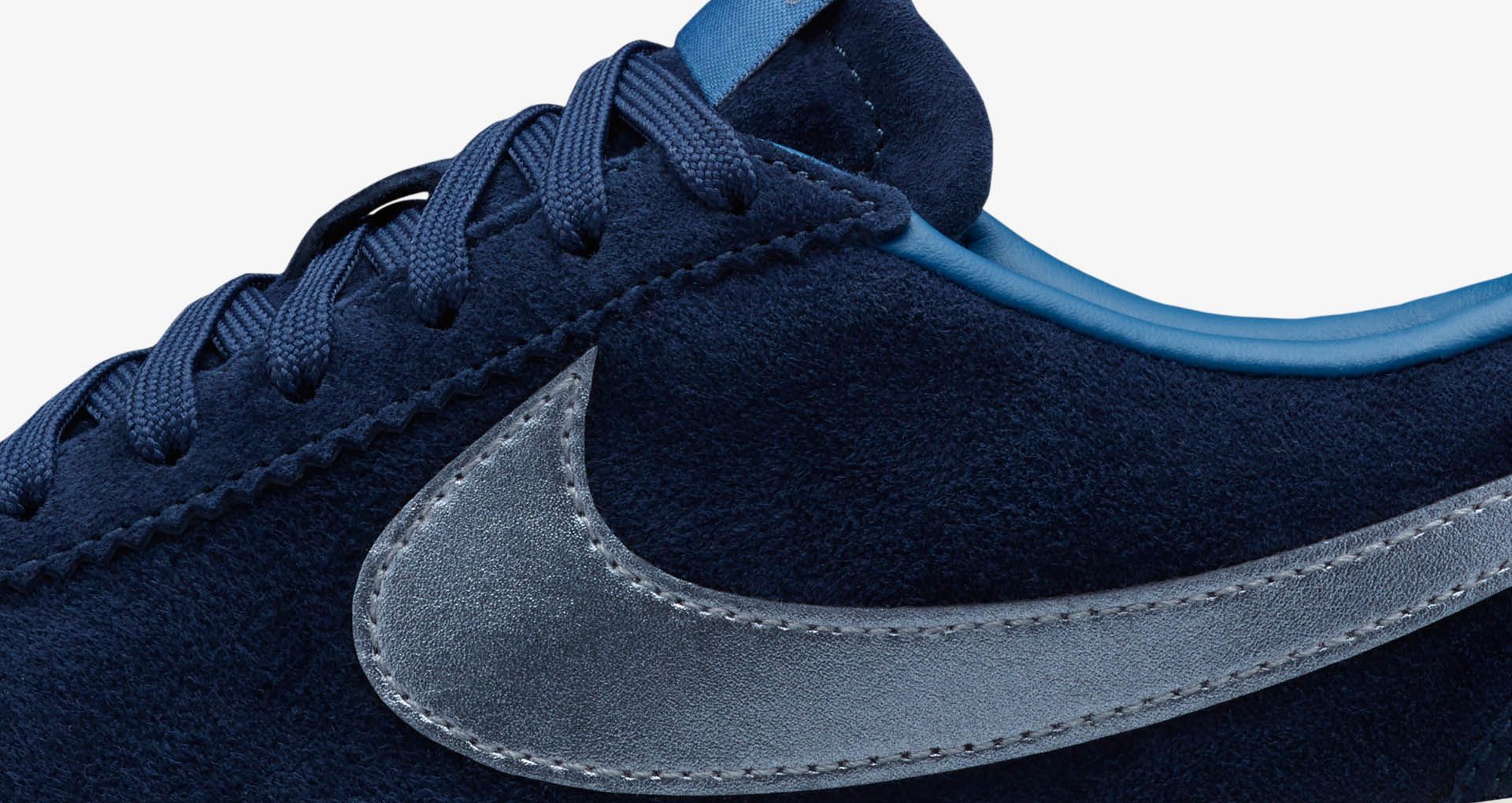 navy blue nike roshe womens