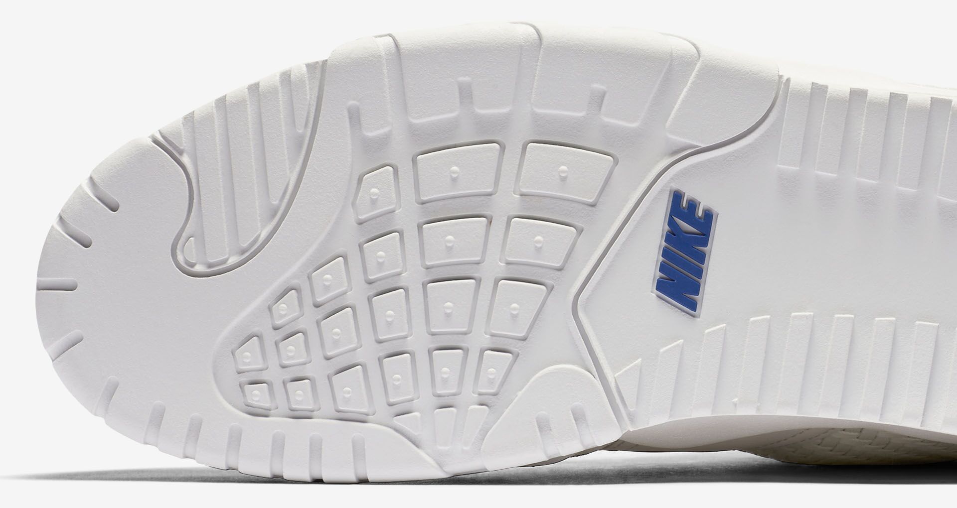 nike air trainer cruz light bone