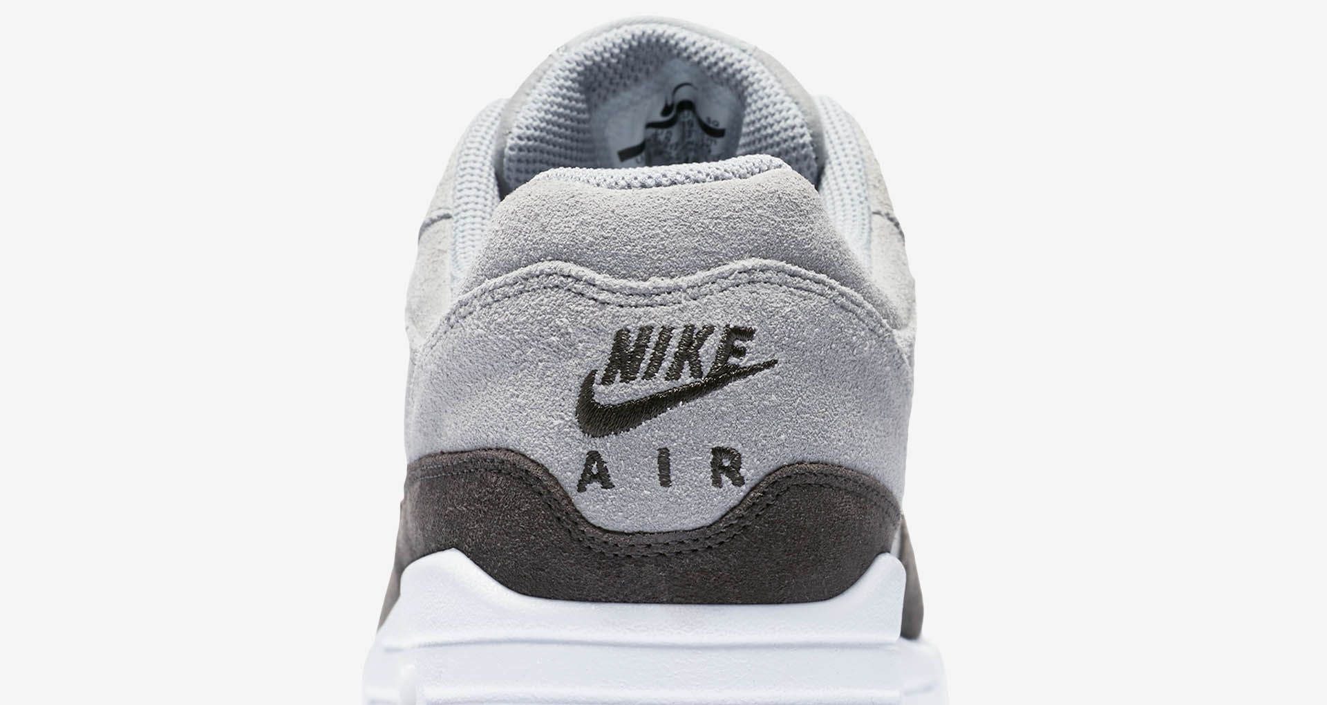 gray white nike air max