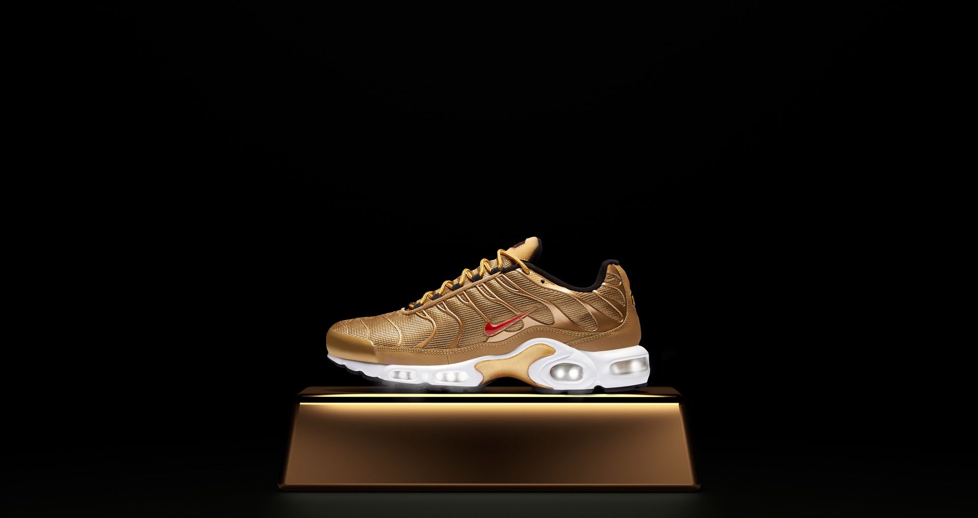 nike air max plus gold