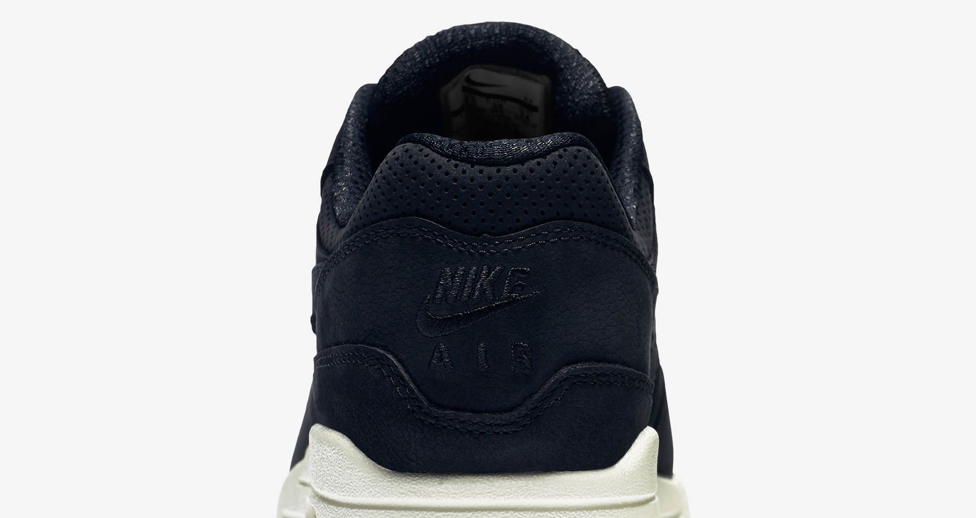 nike air max pinnacle black