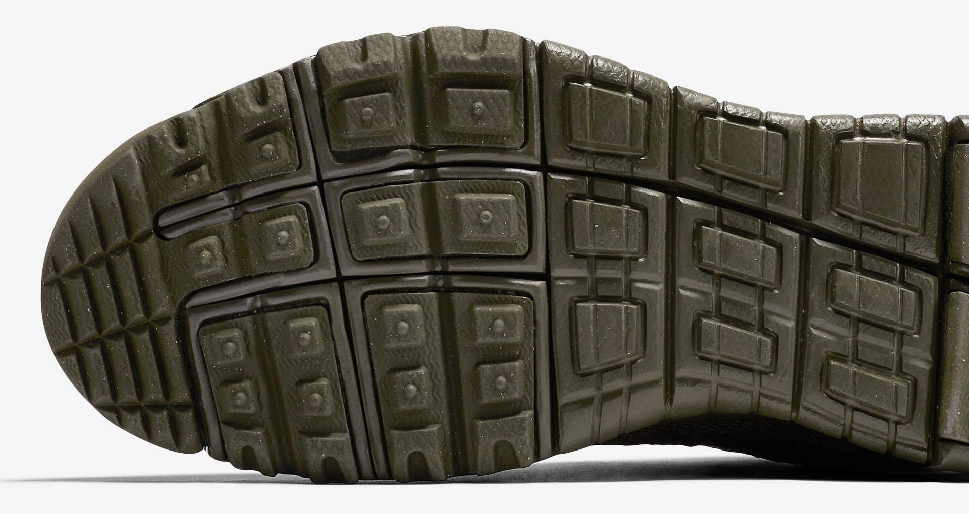 nike lupinek flyknit boots
